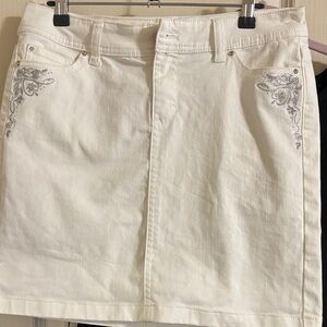 White House Black Market White Mini Skirt with Silver Embroidery